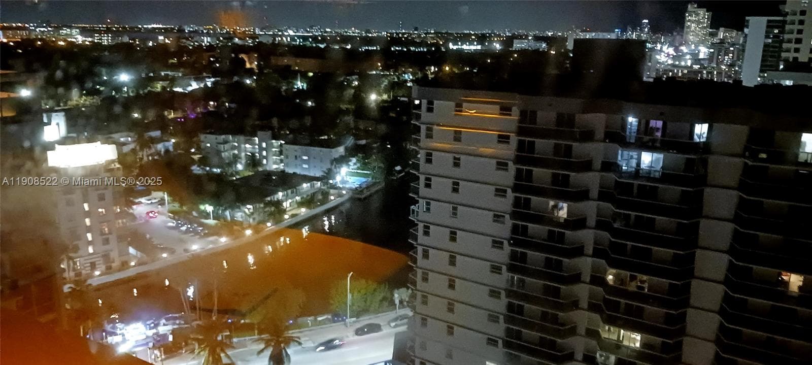 A11908522 — Miami Beach — 10