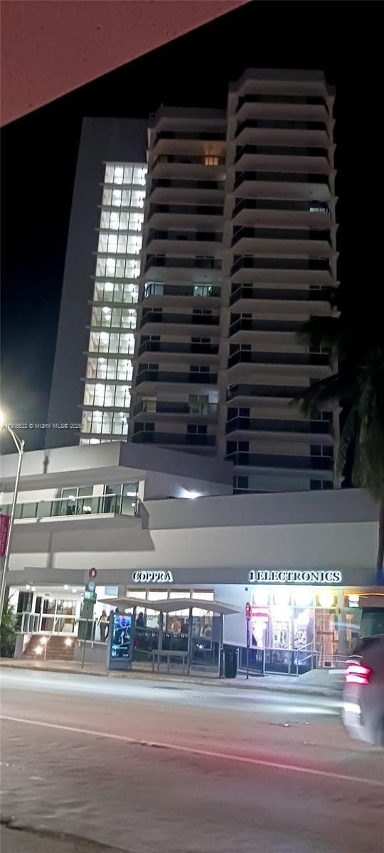 A11908522 — Miami Beach — 14