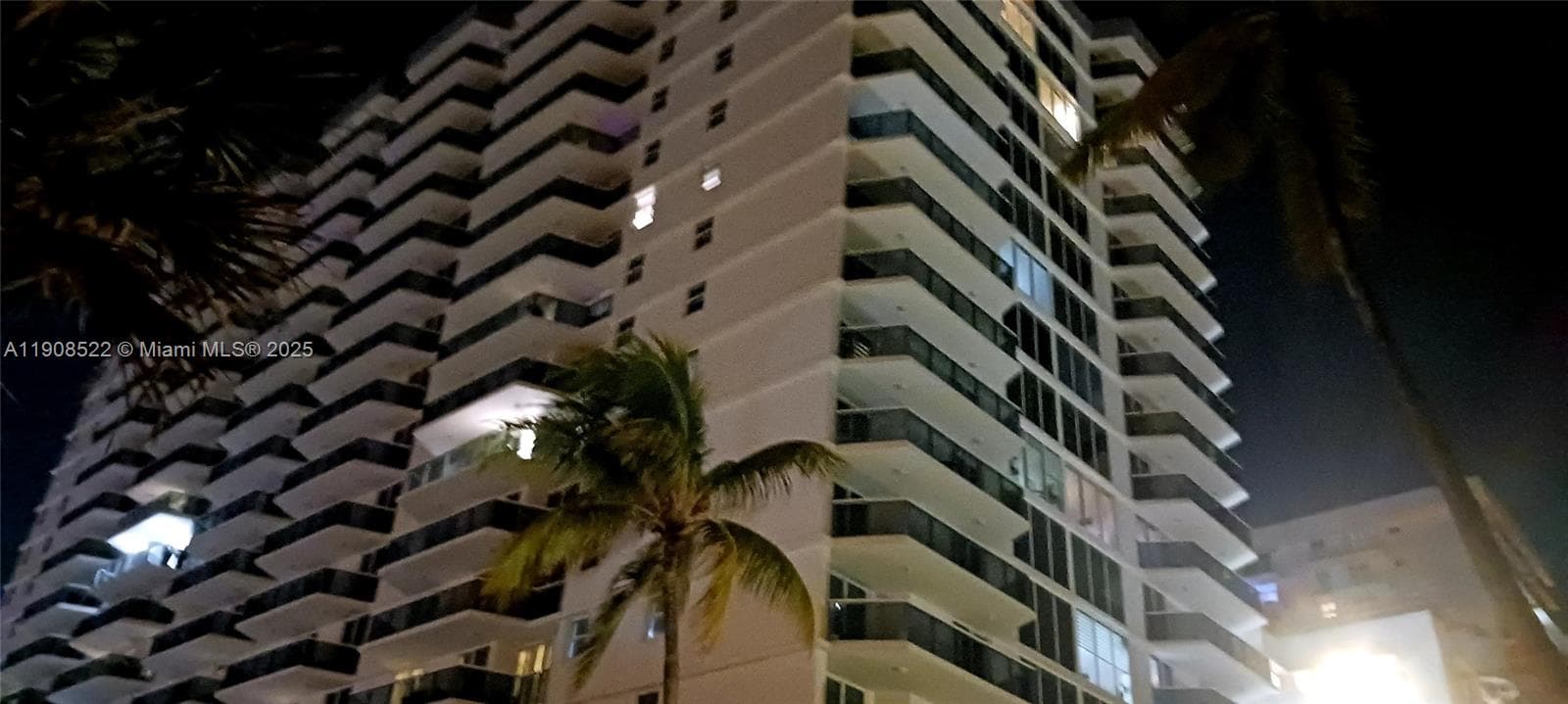 A11908522 — Miami Beach — 4