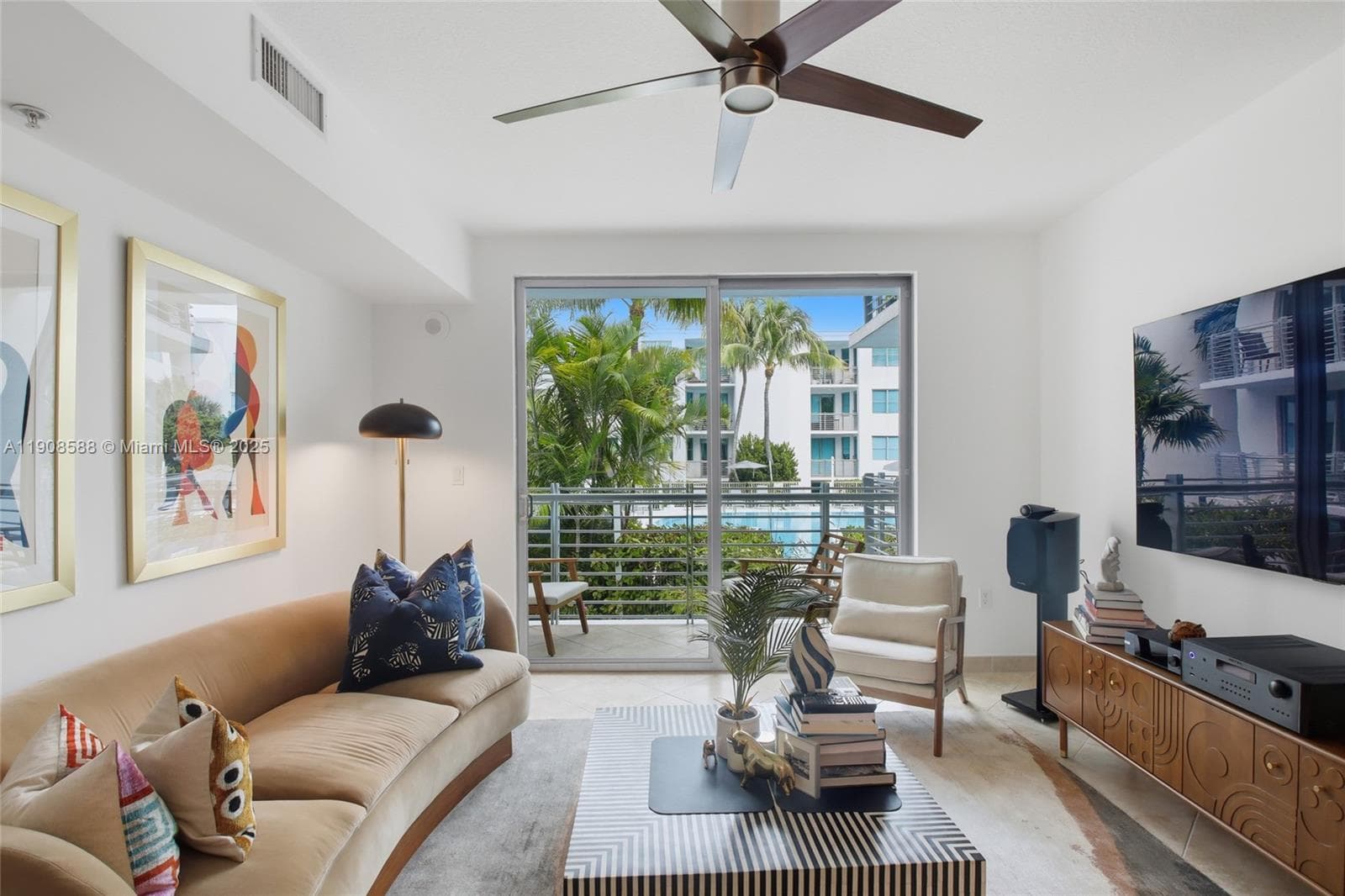 A11908588 — Miami Beach — 2