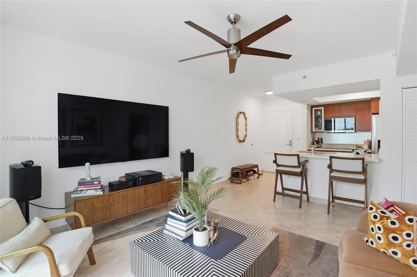 A11908588 — Miami Beach — 11