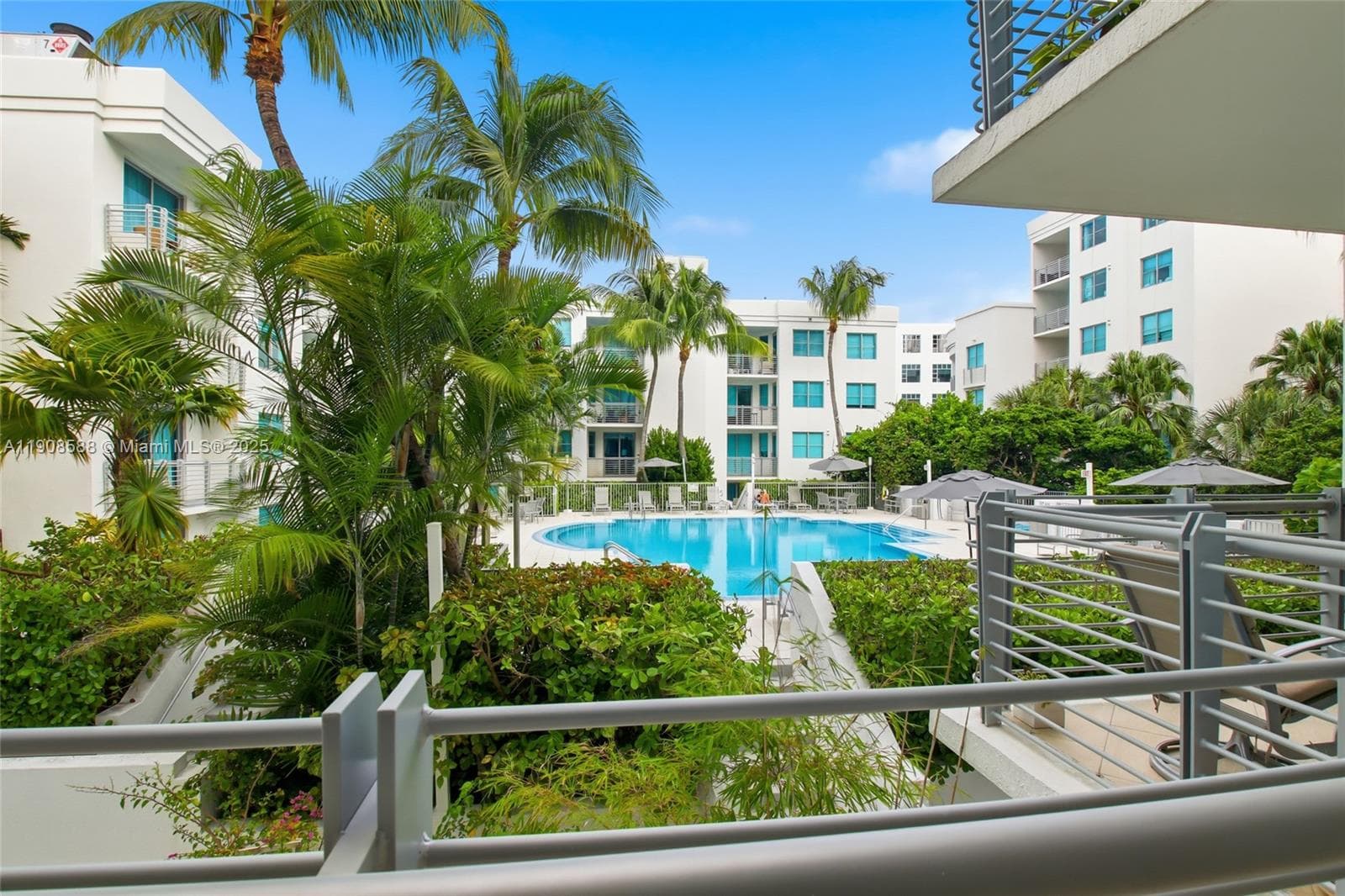 A11908588 — Miami Beach — 4