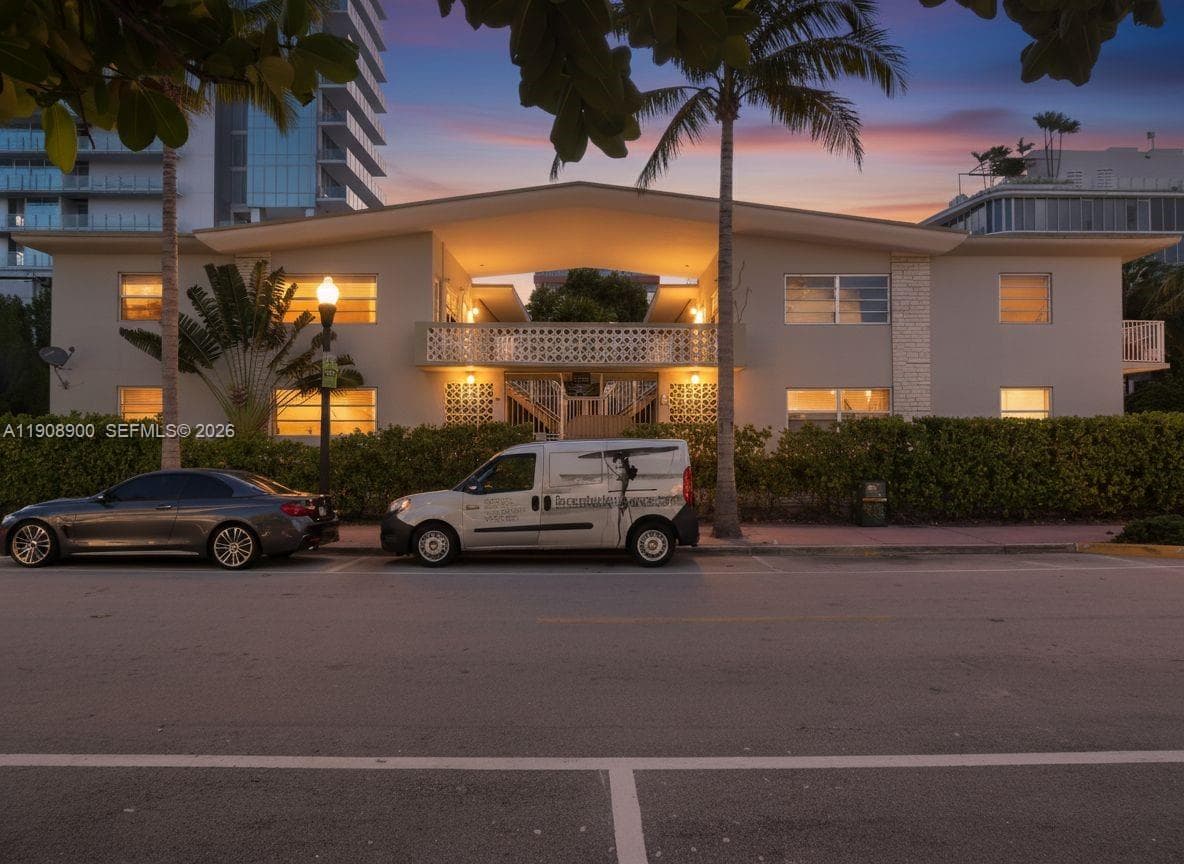 A11908900 — Miami Beach — 2
