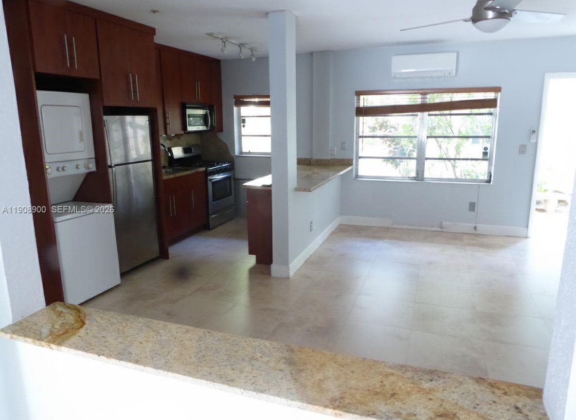 A11908900 — Miami Beach — 11