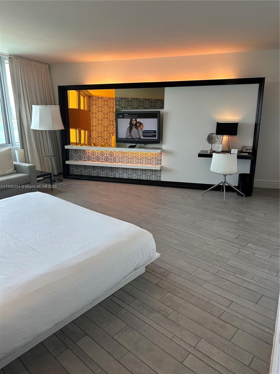 A11909354 — Miami Beach — 2