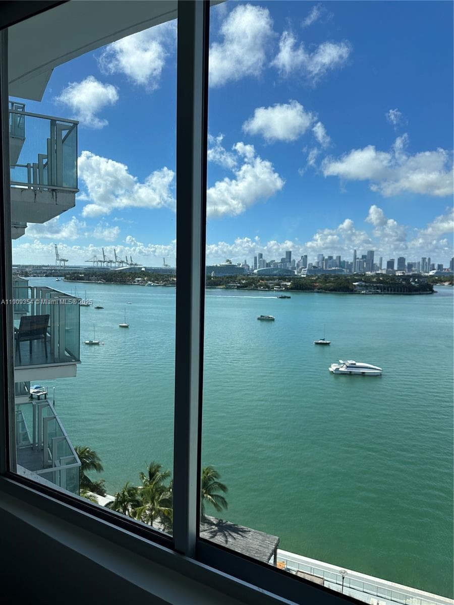 A11909354 — Miami Beach — 6