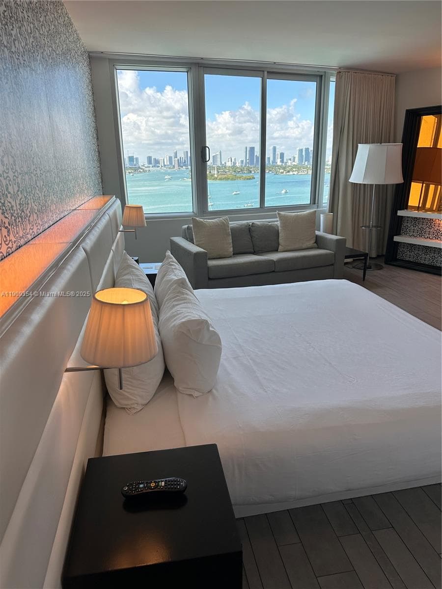 A11909354 — Miami Beach