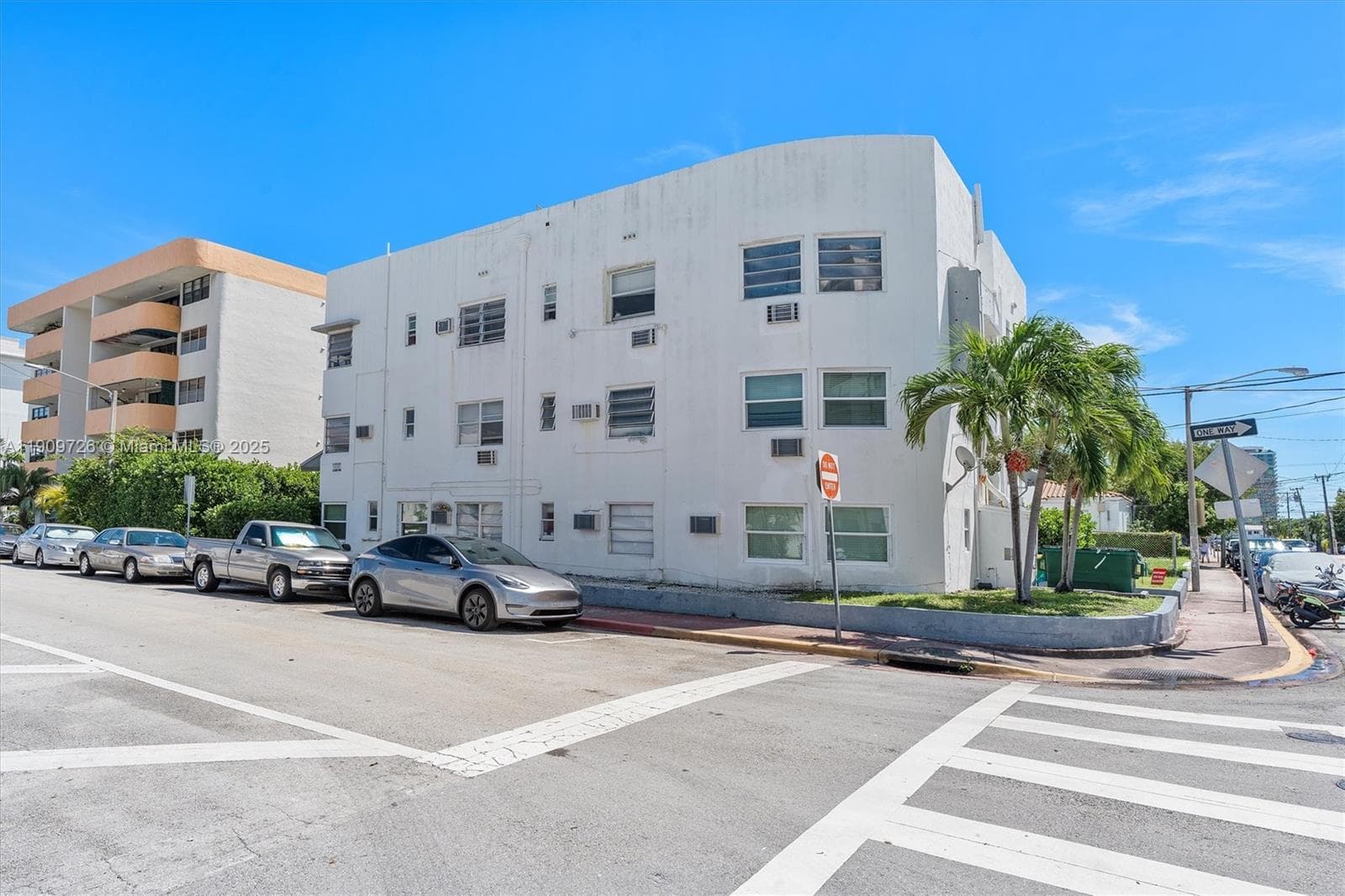 A11909726 — Miami Beach