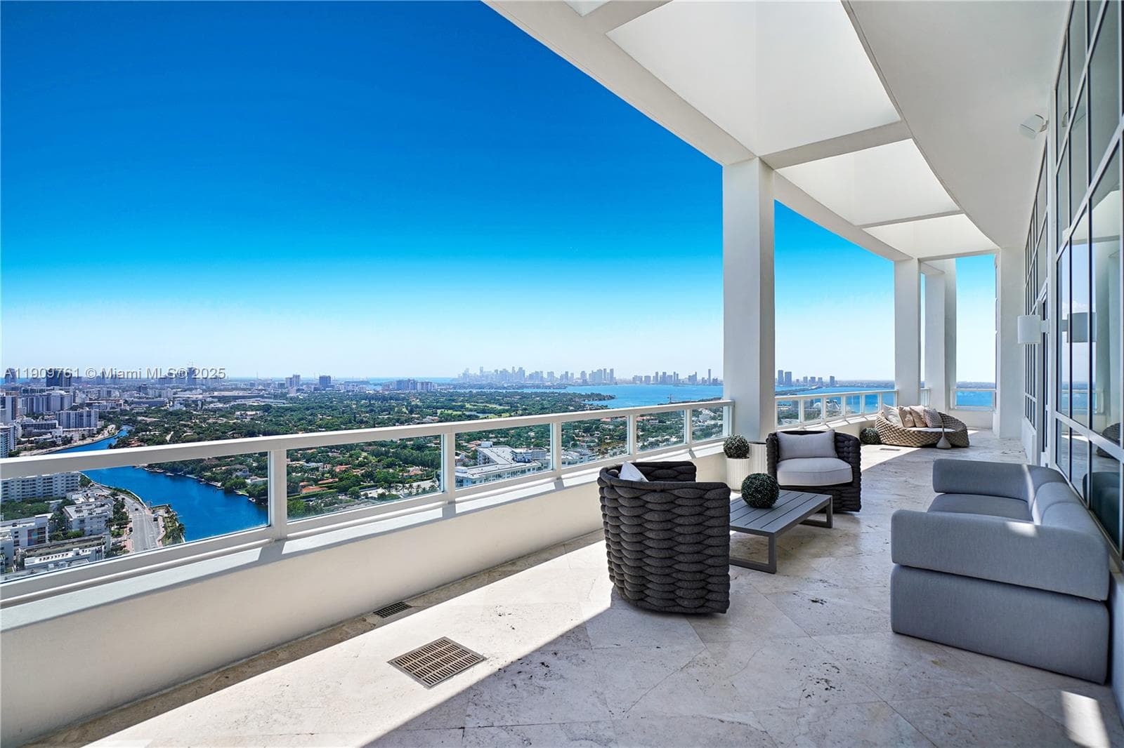 A11909761 — Miami Beach — 6