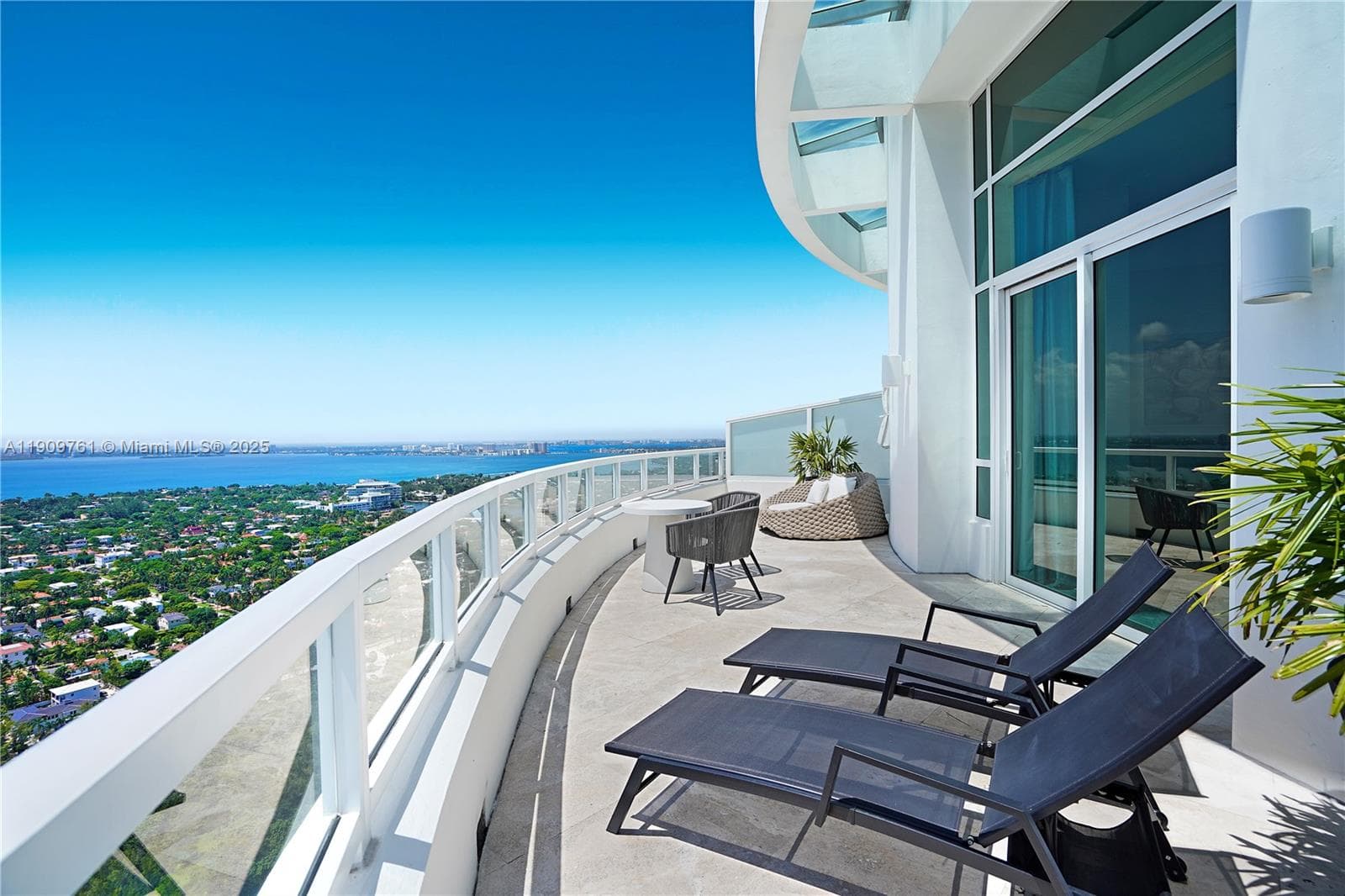 A11909761 — Miami Beach — 42