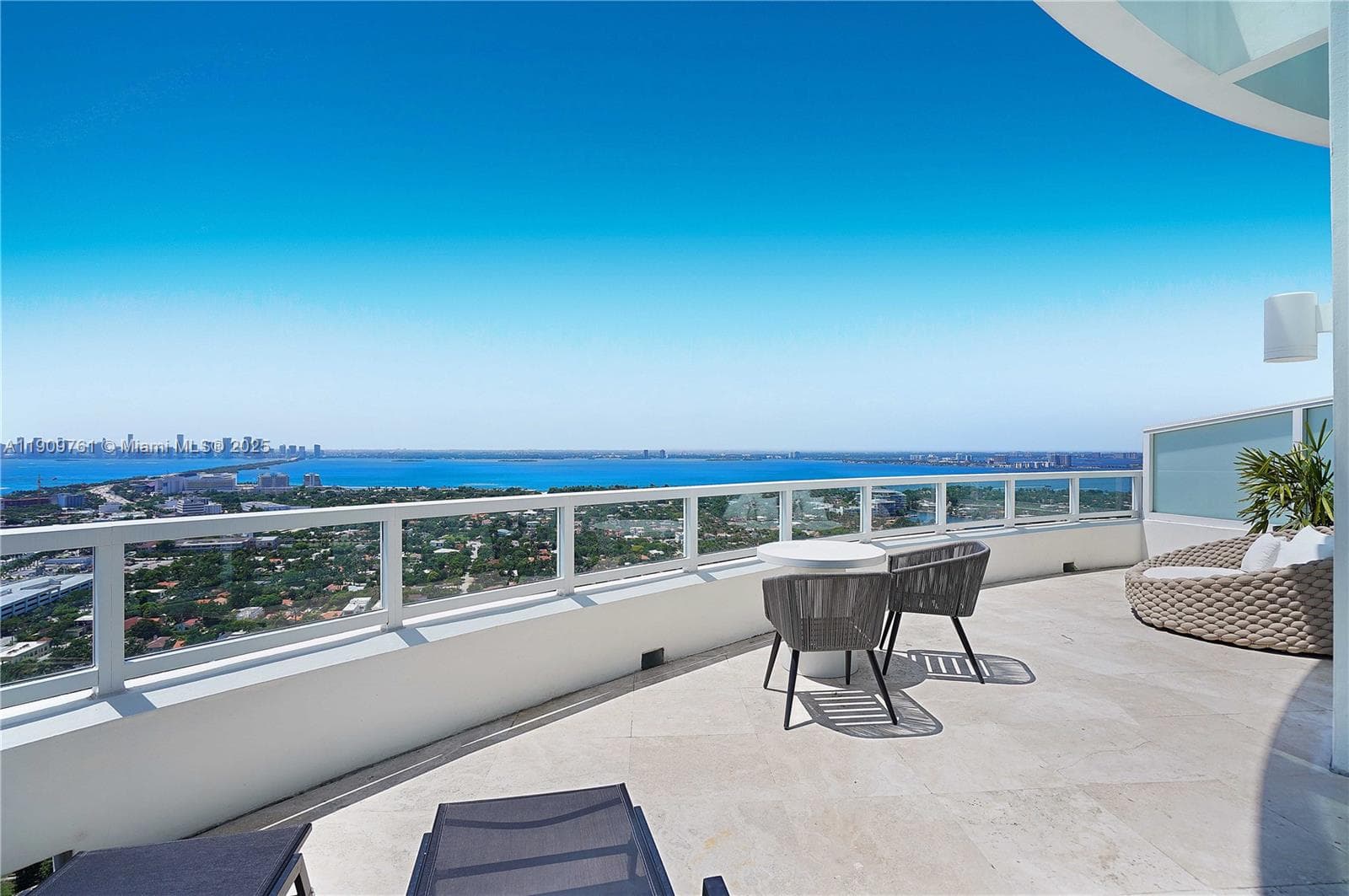A11909761 — Miami Beach — 9