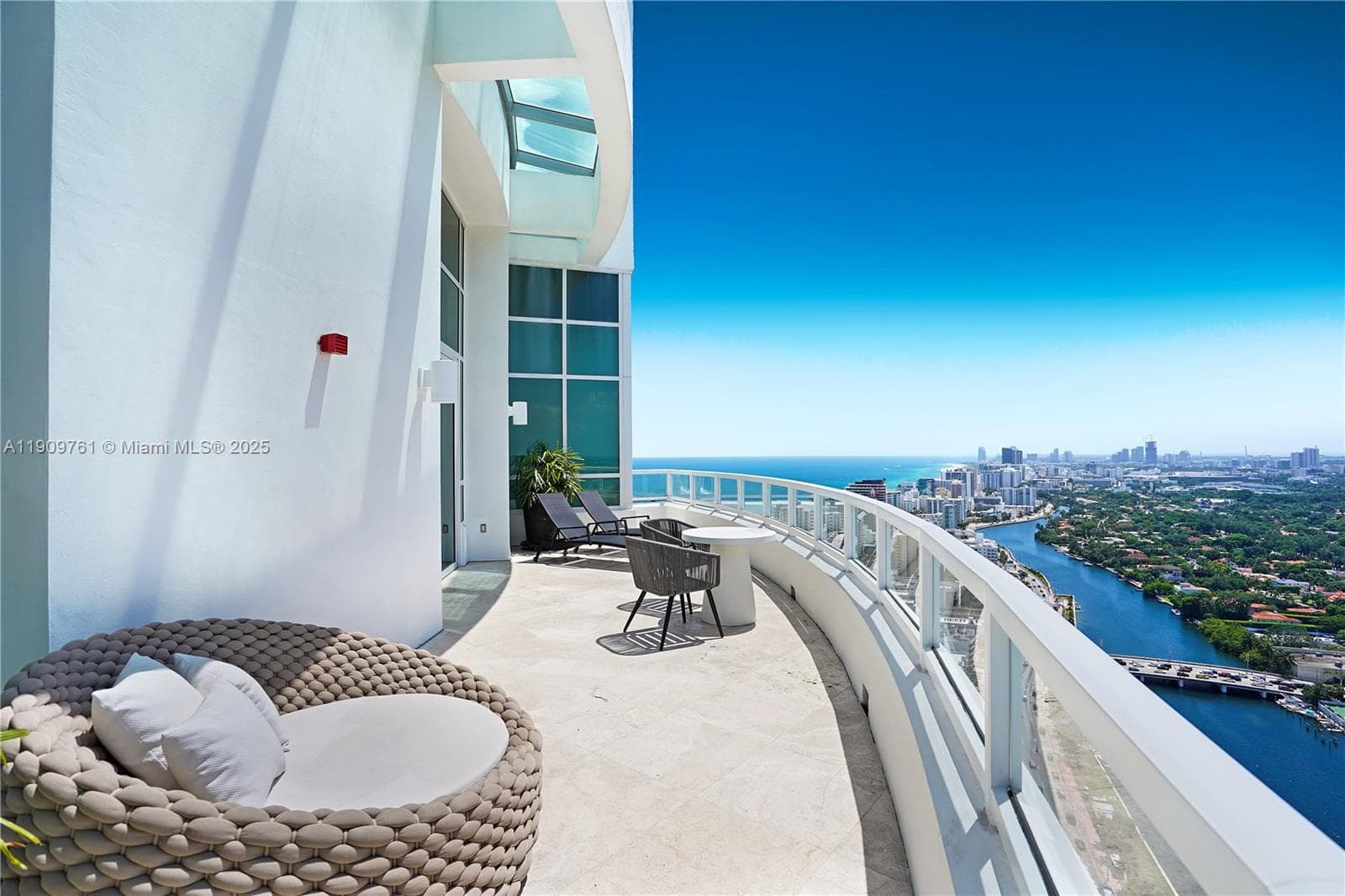 A11909761 — Miami Beach — 44