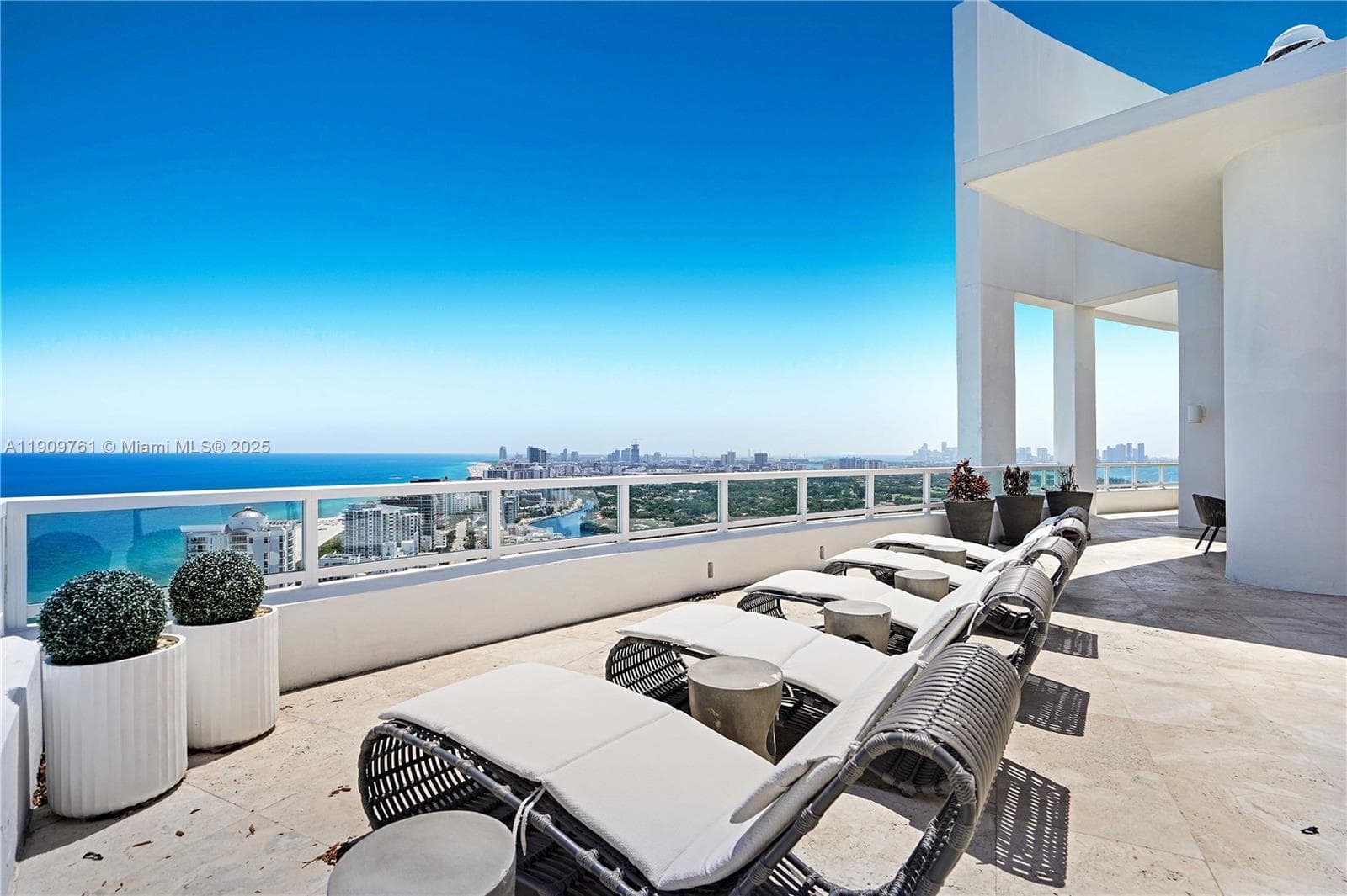 A11909761 — Miami Beach — 40