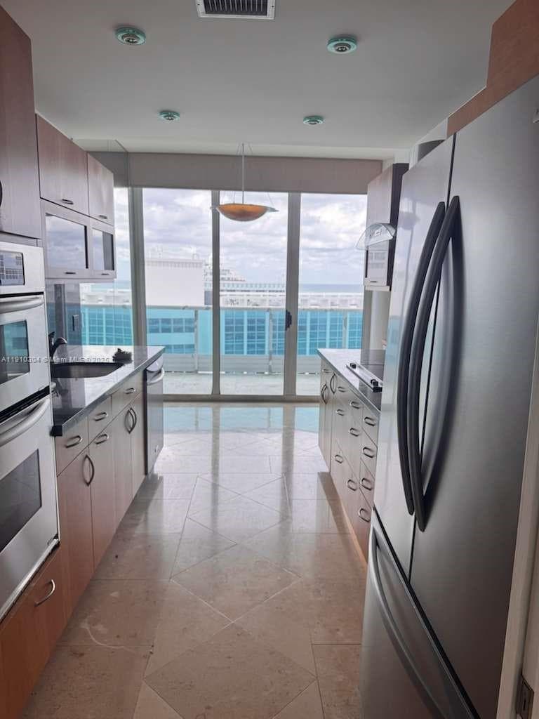 A11910304 — Miami Beach — 6