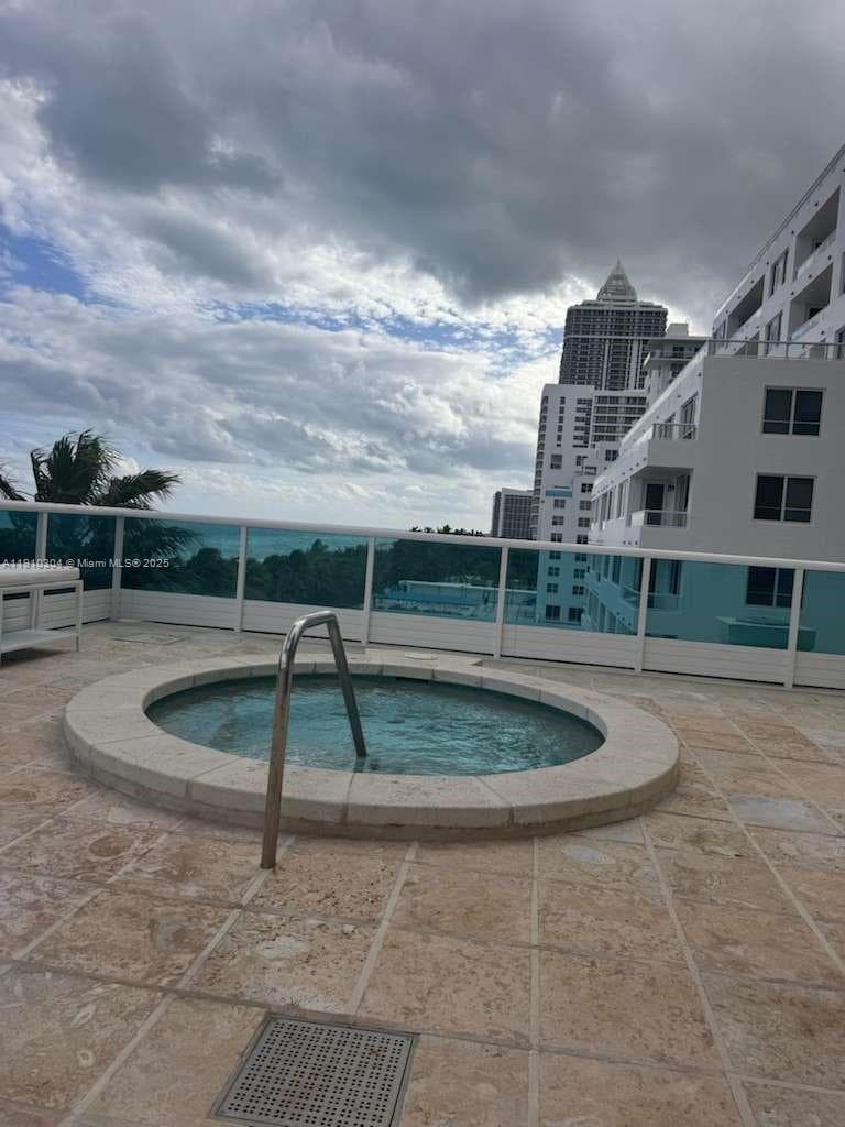 A11910304 — Miami Beach — 32
