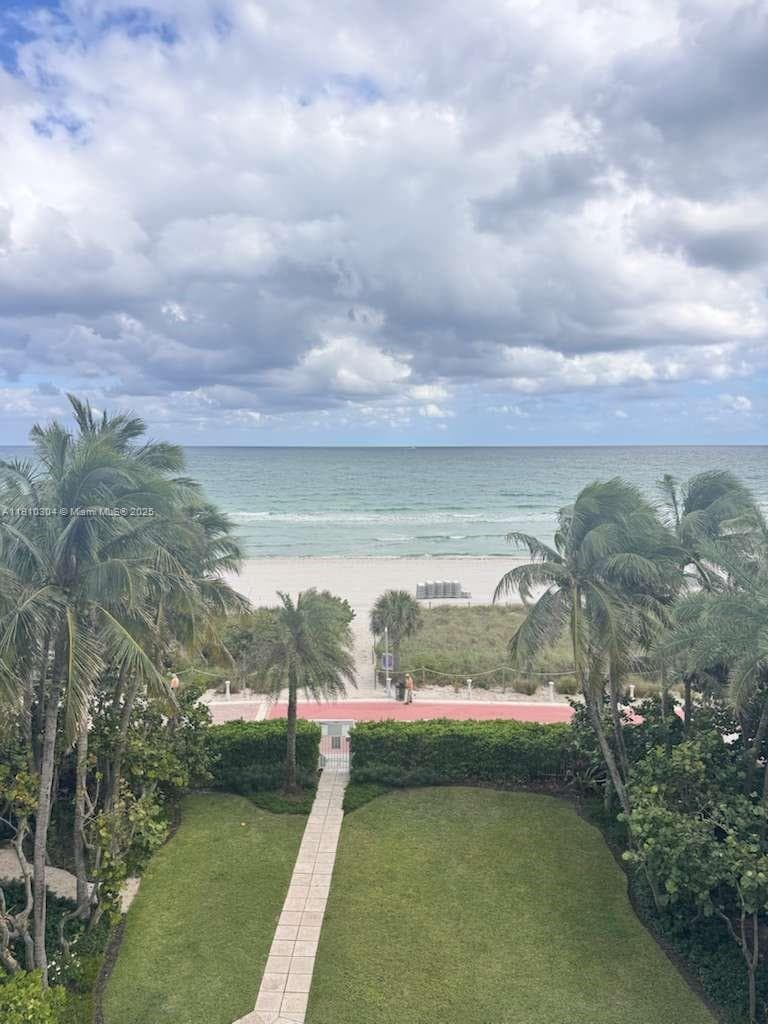 A11910304 — Miami Beach — 34