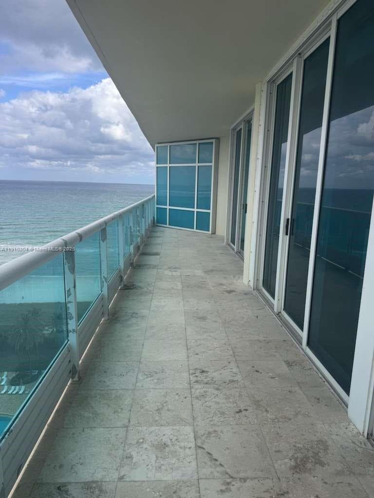A11910304 — Miami Beach — 18