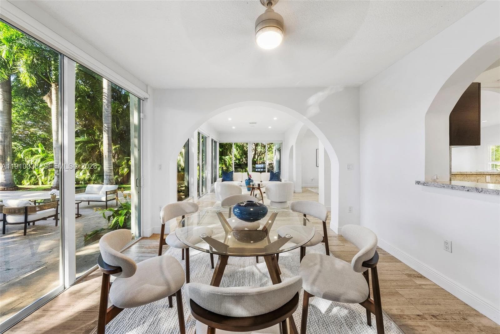 A11910338 — Miami Beach — 10