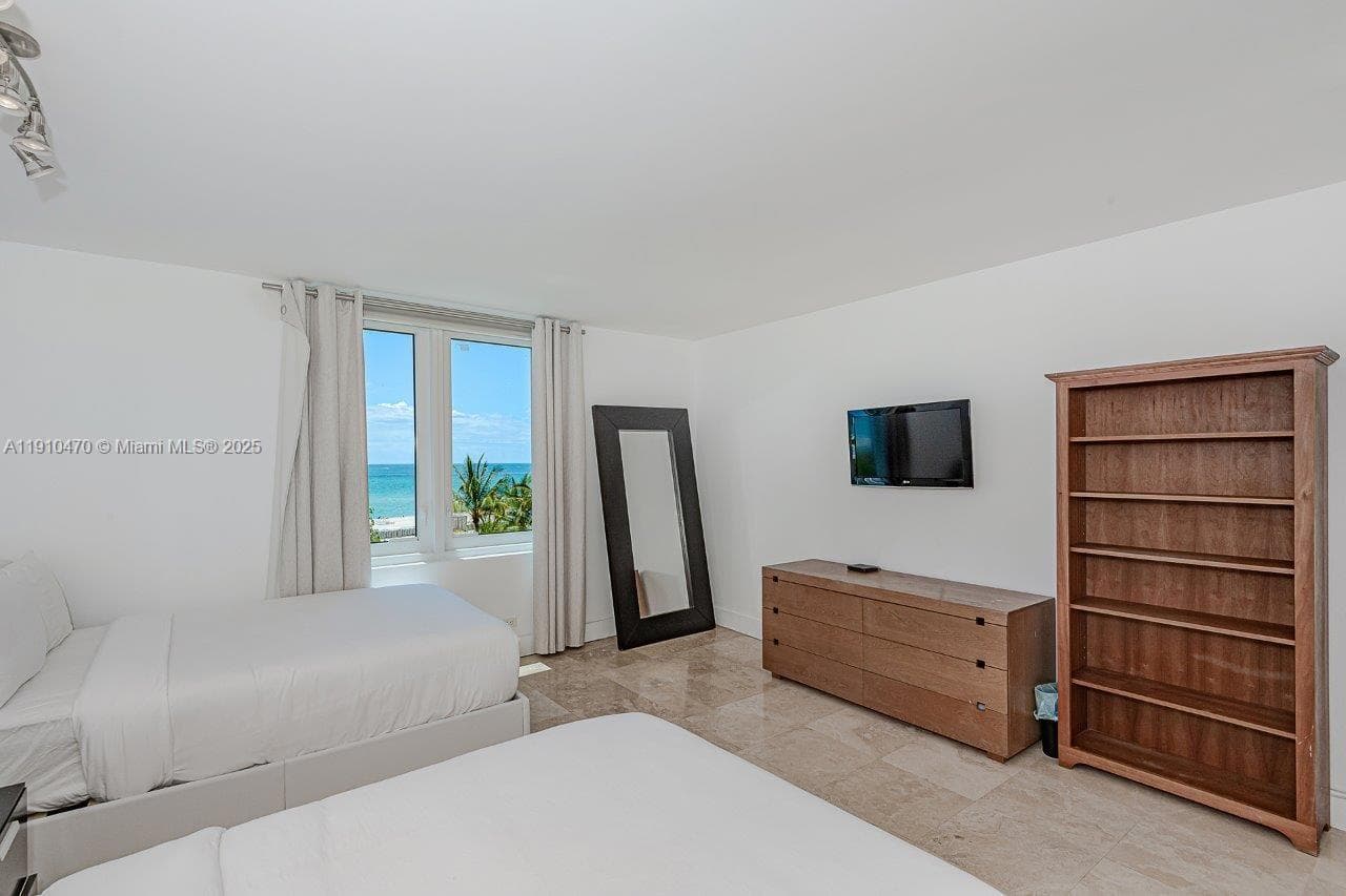 A11910470 — Miami Beach — 23