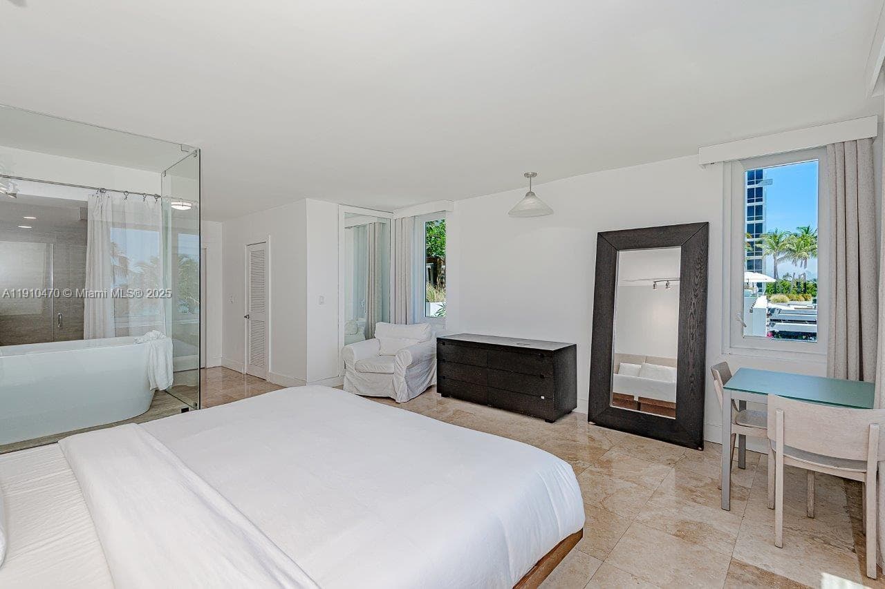 A11910470 — Miami Beach — 17