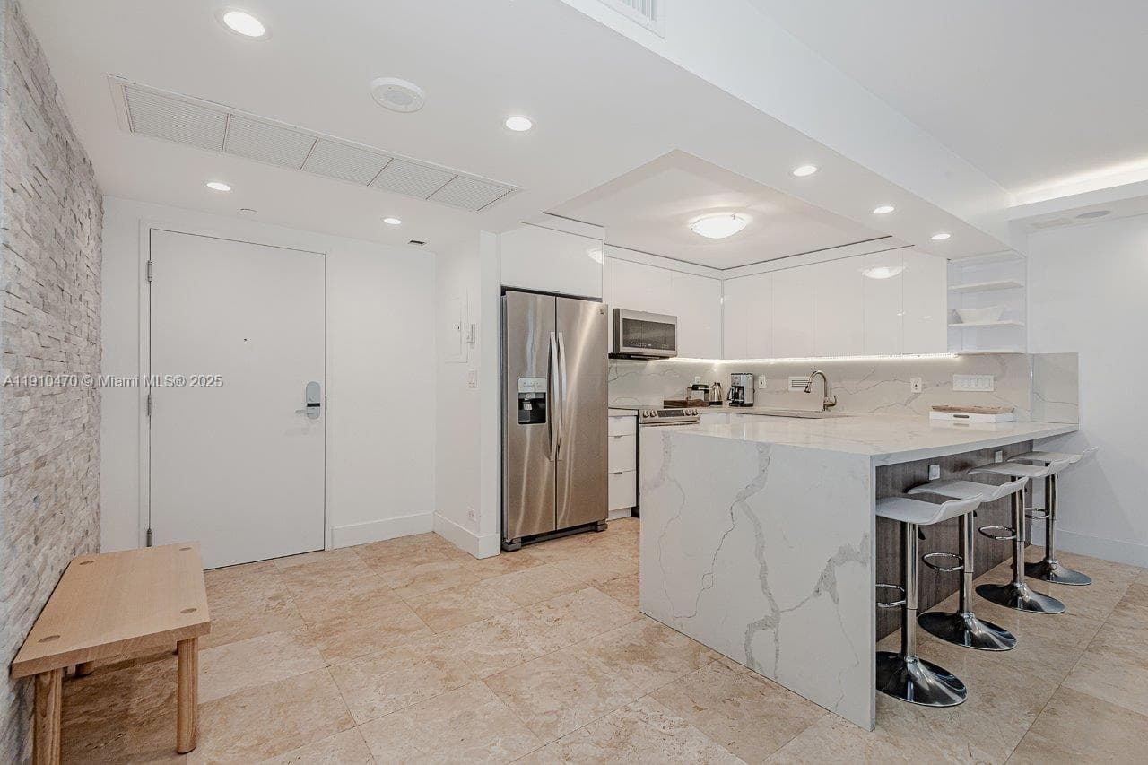 A11910470 — Miami Beach — 12