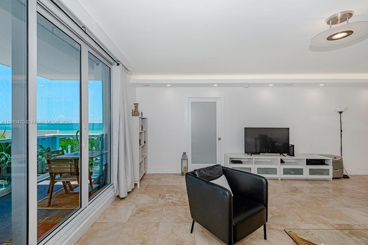 A11910470 — Miami Beach — 7