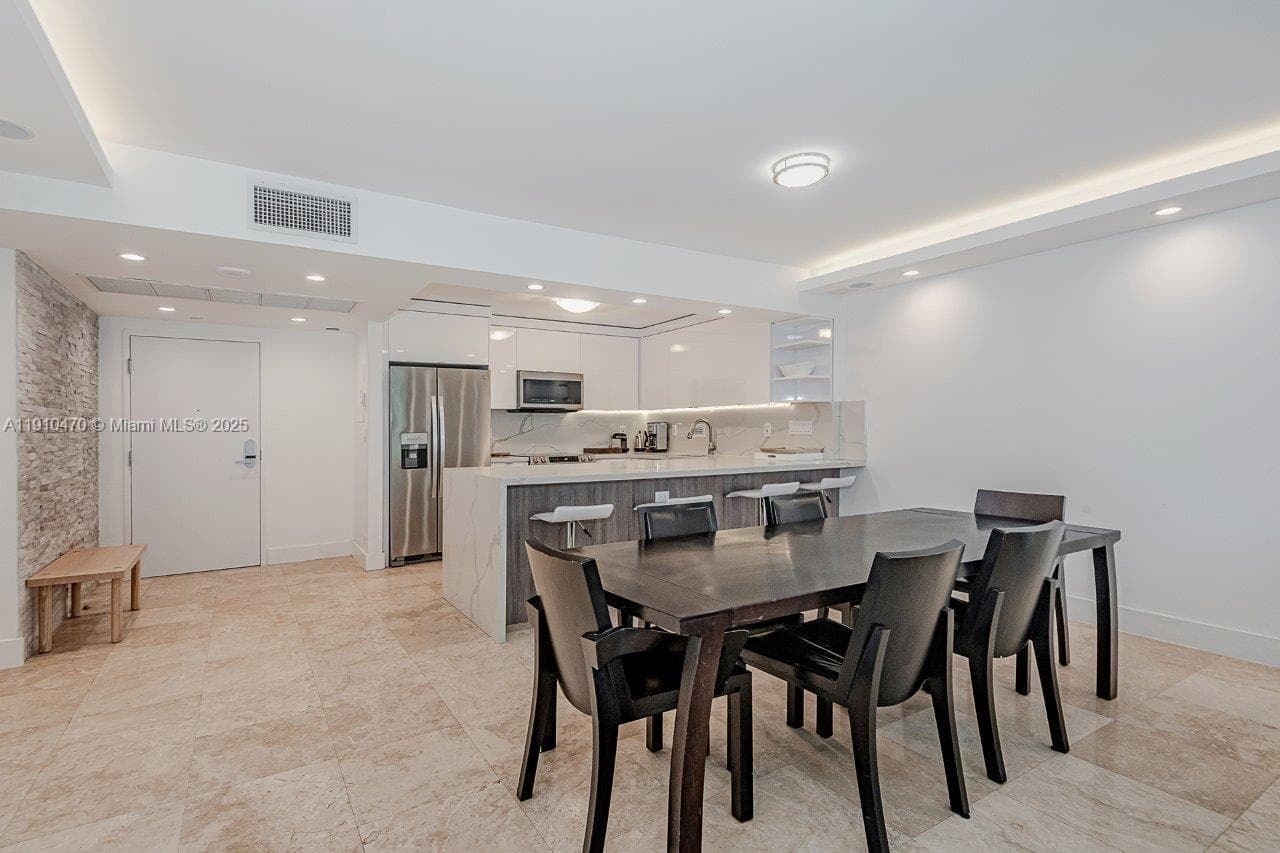 A11910470 — Miami Beach — 9