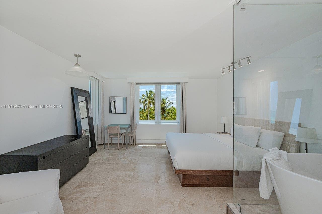 A11910470 — Miami Beach — 15