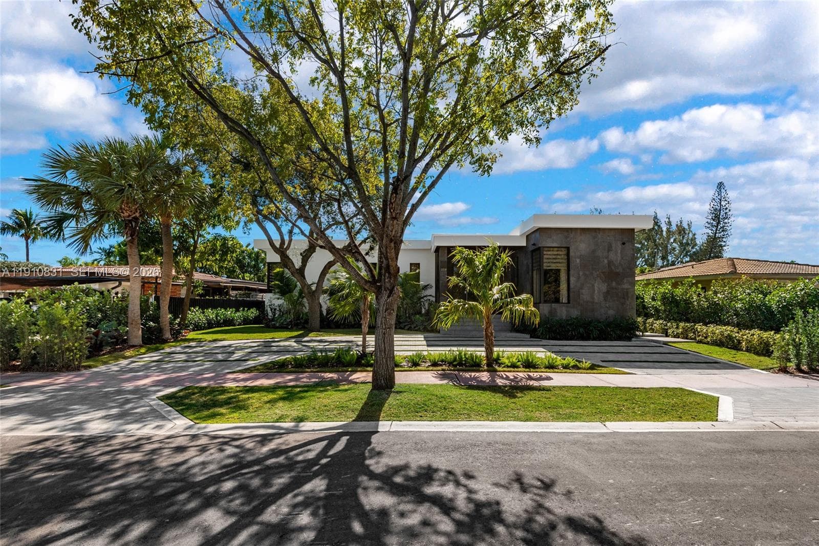A11910831 — Miami Beach