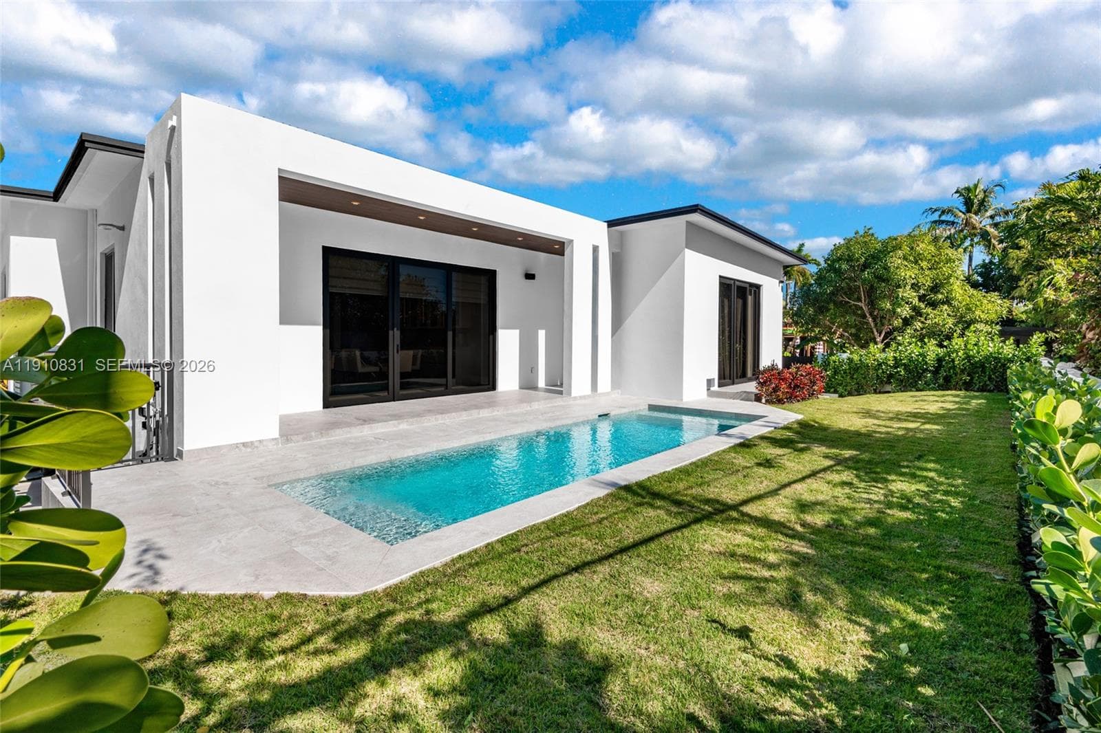 A11910831 — Miami Beach — 34