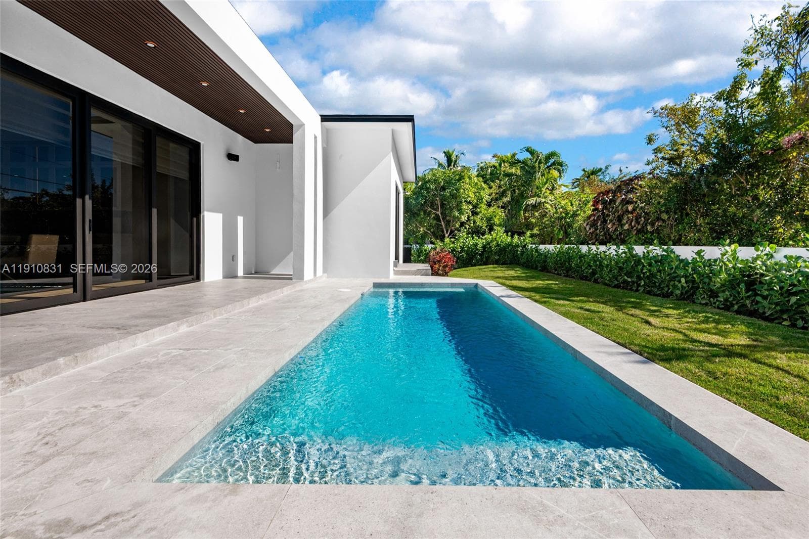 A11910831 — Miami Beach — 33