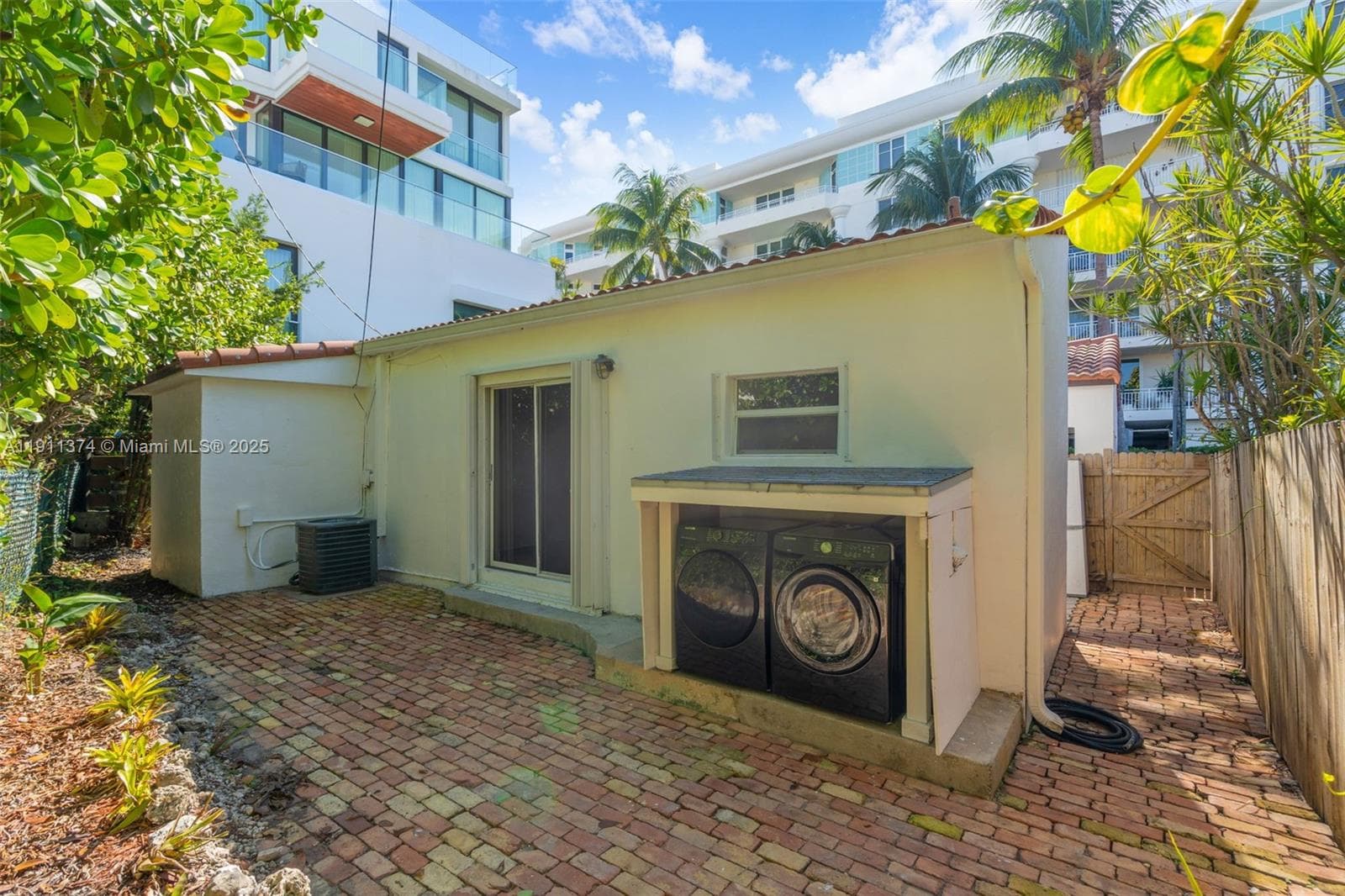 A11911374 — Miami Beach — 32