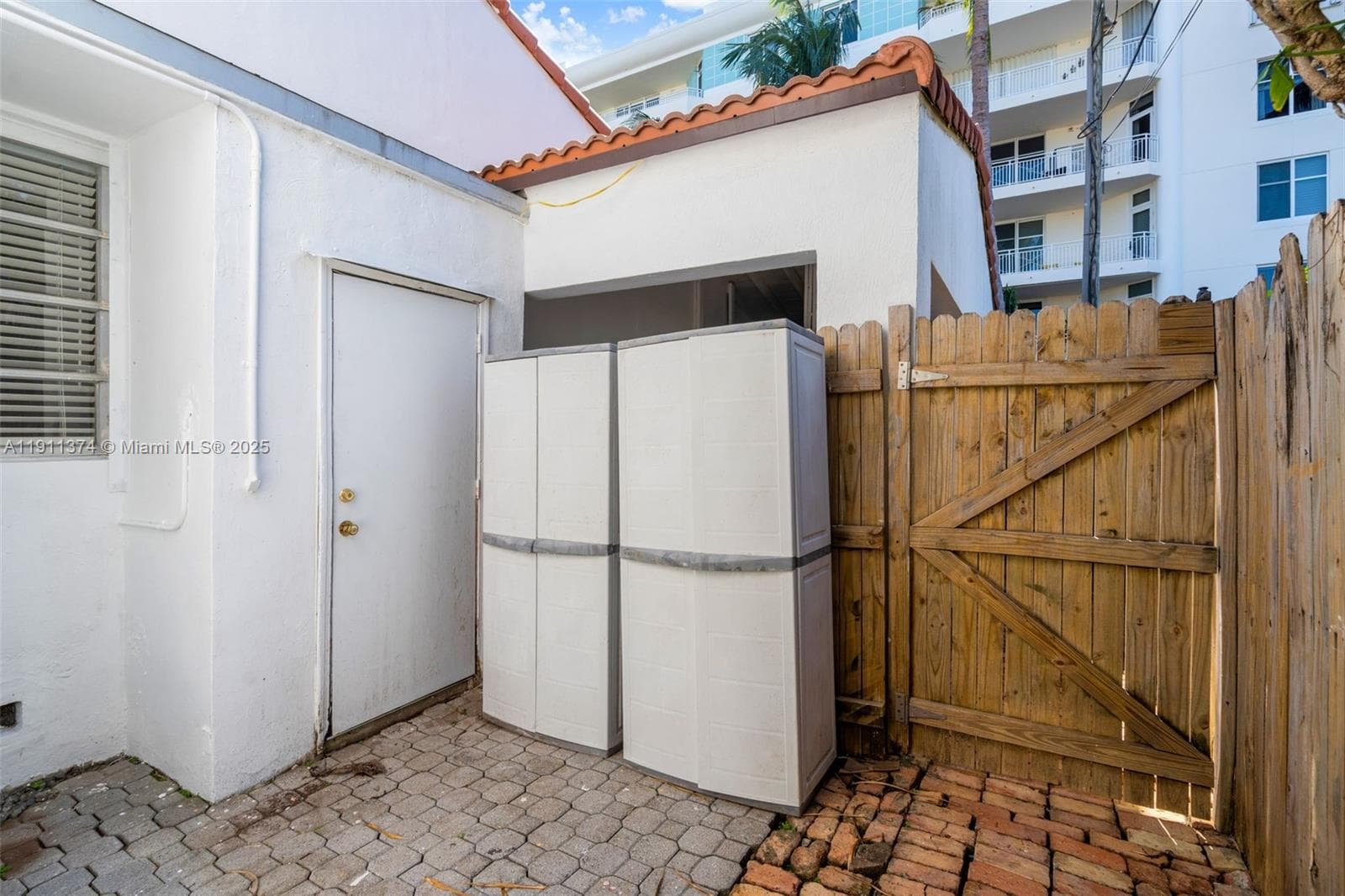 A11911374 — Miami Beach — 34