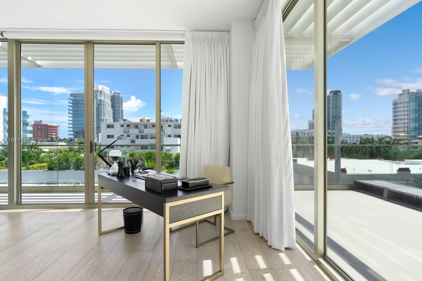 A11911547 — Miami Beach — 23