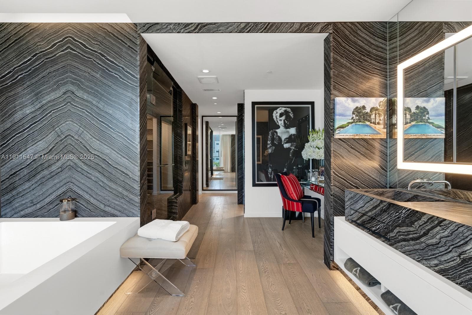 A11911547 — Miami Beach — 27