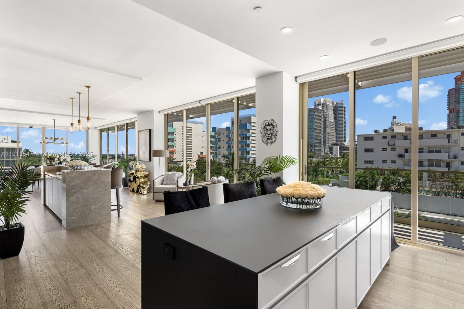 A11911547 — Miami Beach — 16