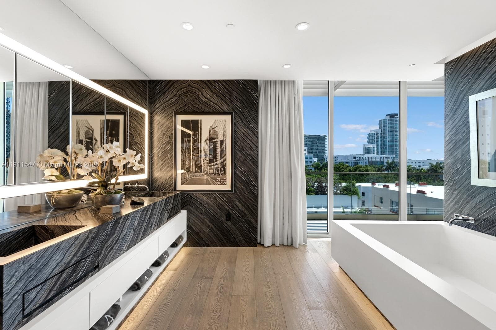 A11911547 — Miami Beach — 24