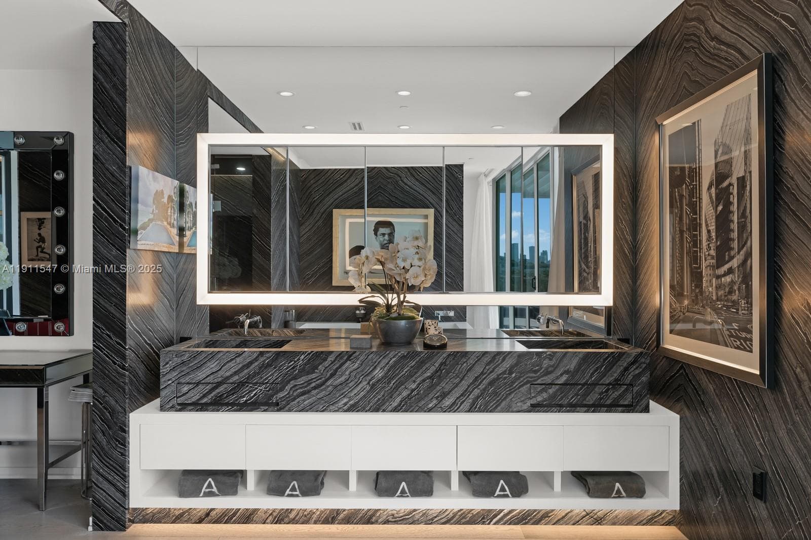 A11911547 — Miami Beach — 25
