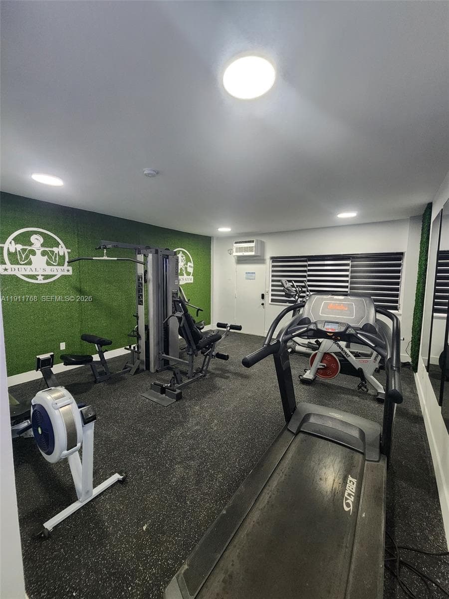 A11911768 — Miami Beach — 47