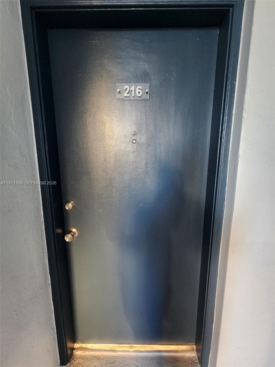 A11911768 — Miami Beach — 7