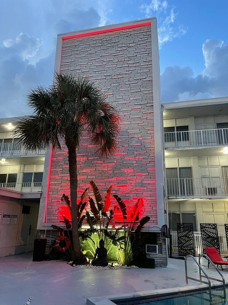 A11911768 — Miami Beach