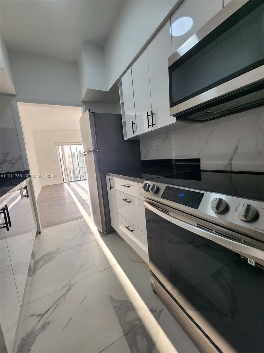 A11911768 — Miami Beach — 20