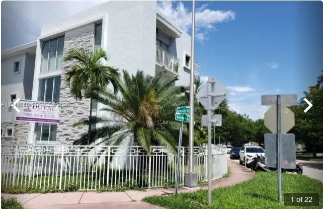 A11911768 — Miami Beach — 30