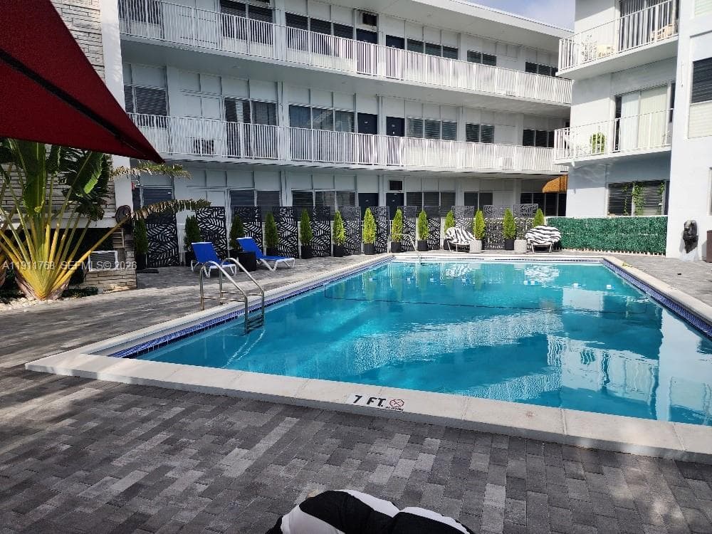 A11911768 — Miami Beach — 34