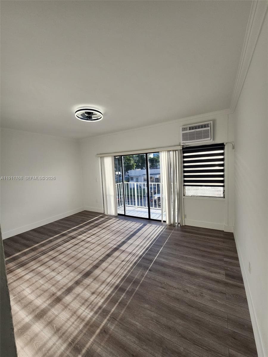 A11911768 — Miami Beach — 10