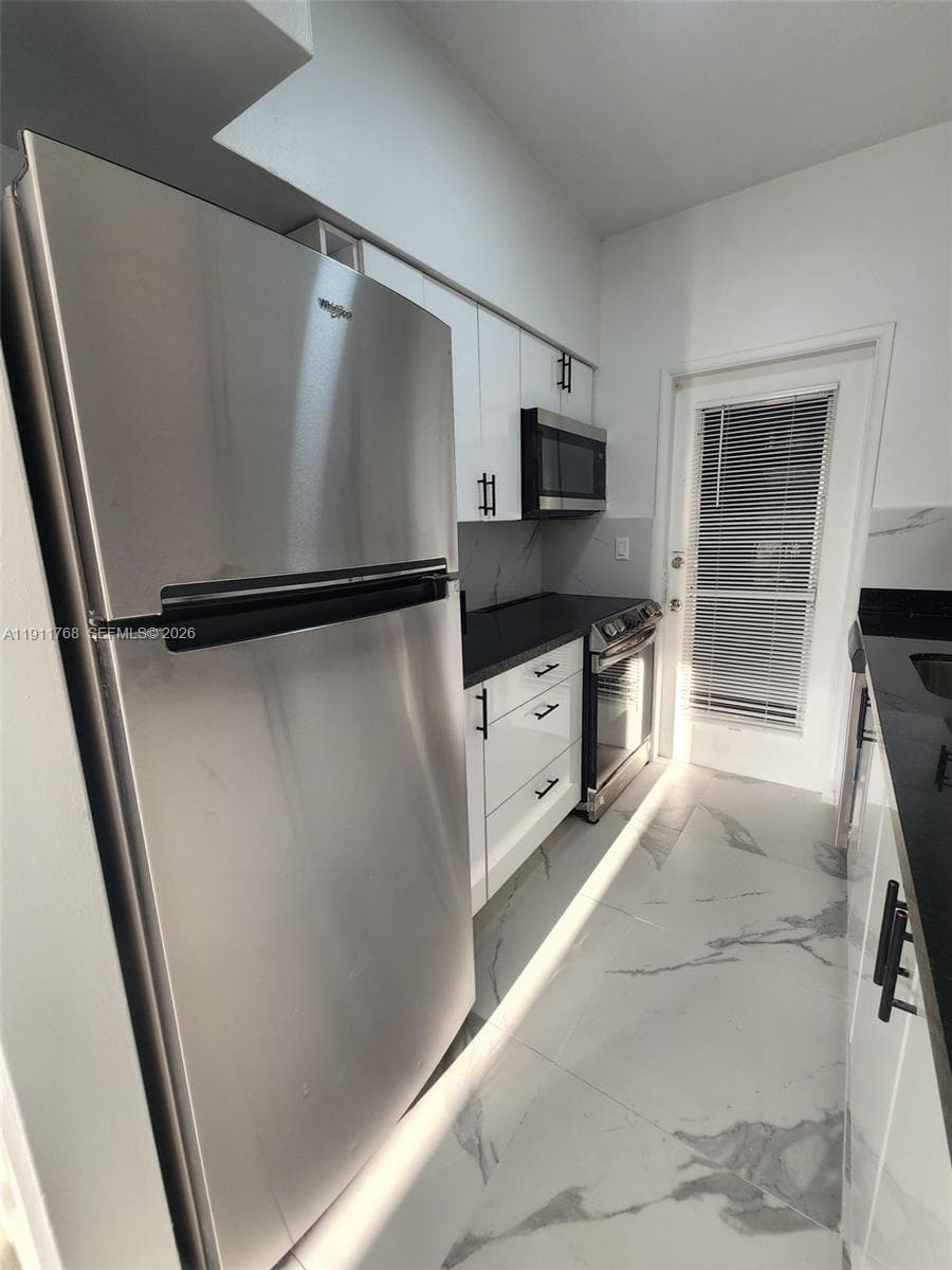 A11911768 — Miami Beach — 21