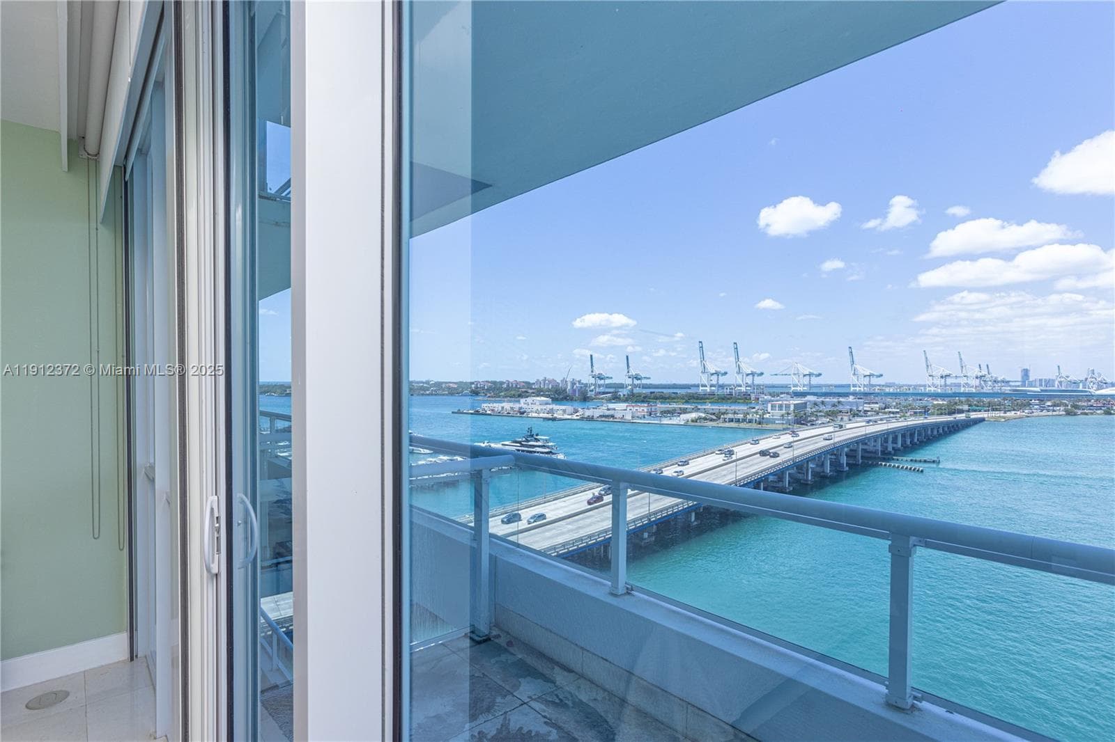 A11912372 — Miami Beach — 30