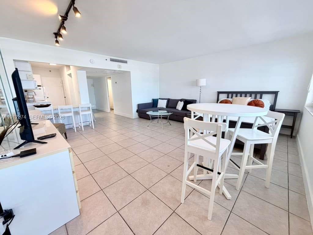 A11912374 — Miami Beach — 4