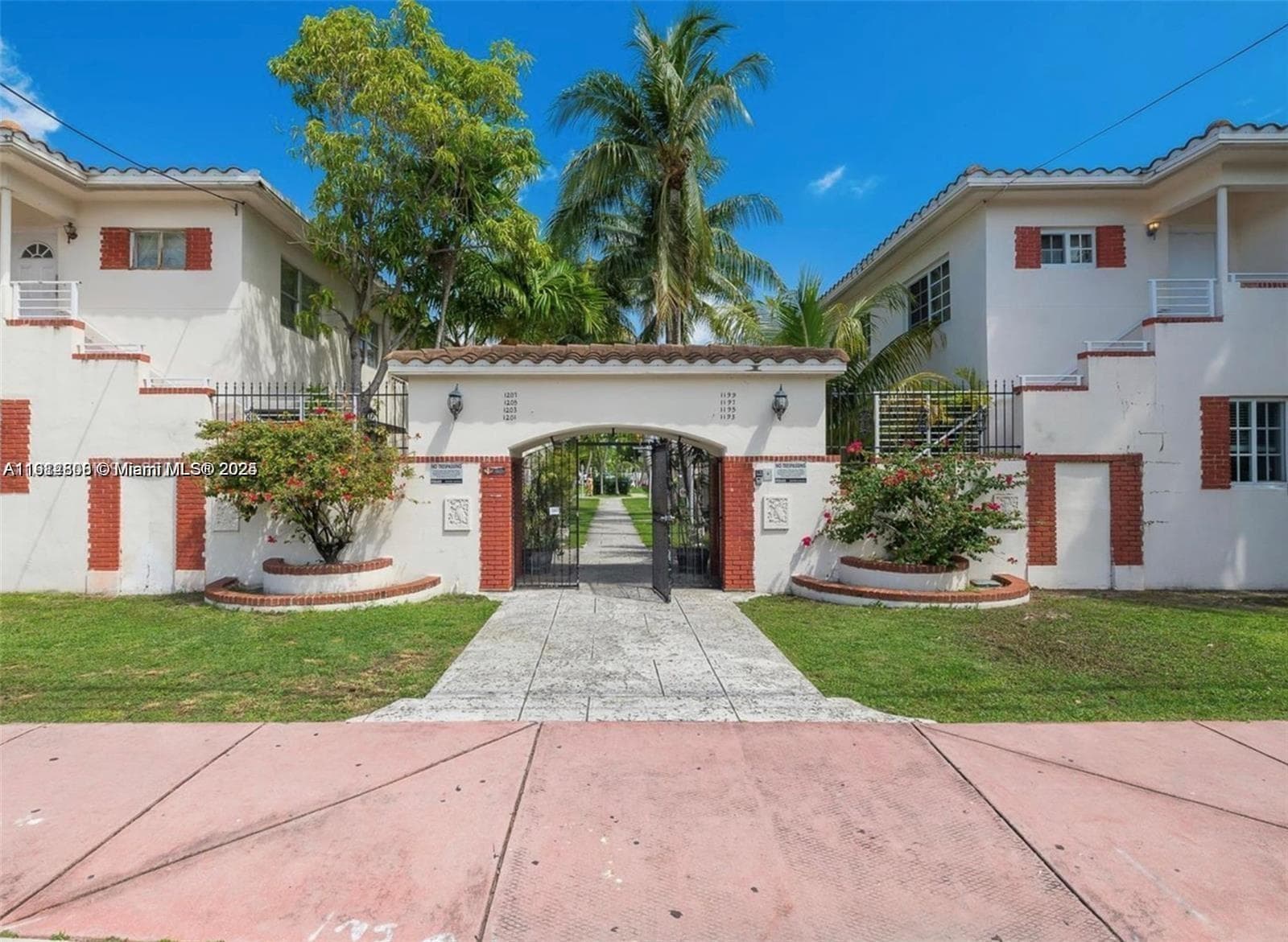 A11912808 — Miami Beach