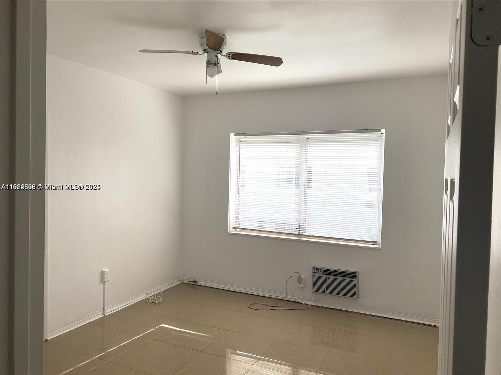 A11912808 — Miami Beach — 10